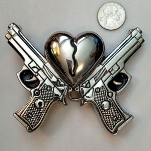 Rock Rebel Belt Buckle "2 guns broken heart"
